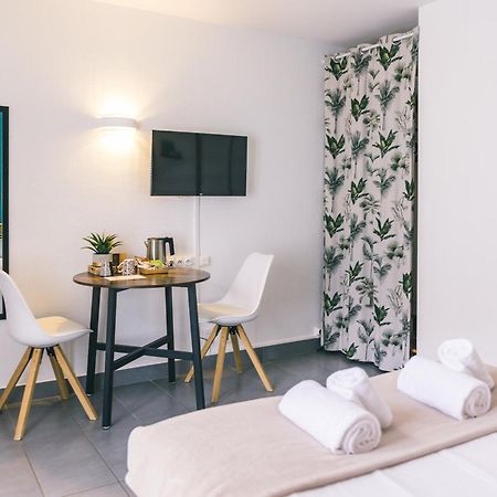 Logis Hotel & Restaurant Le Soleil D'Or Montigny-la-Resle ภายนอก รูปภาพ