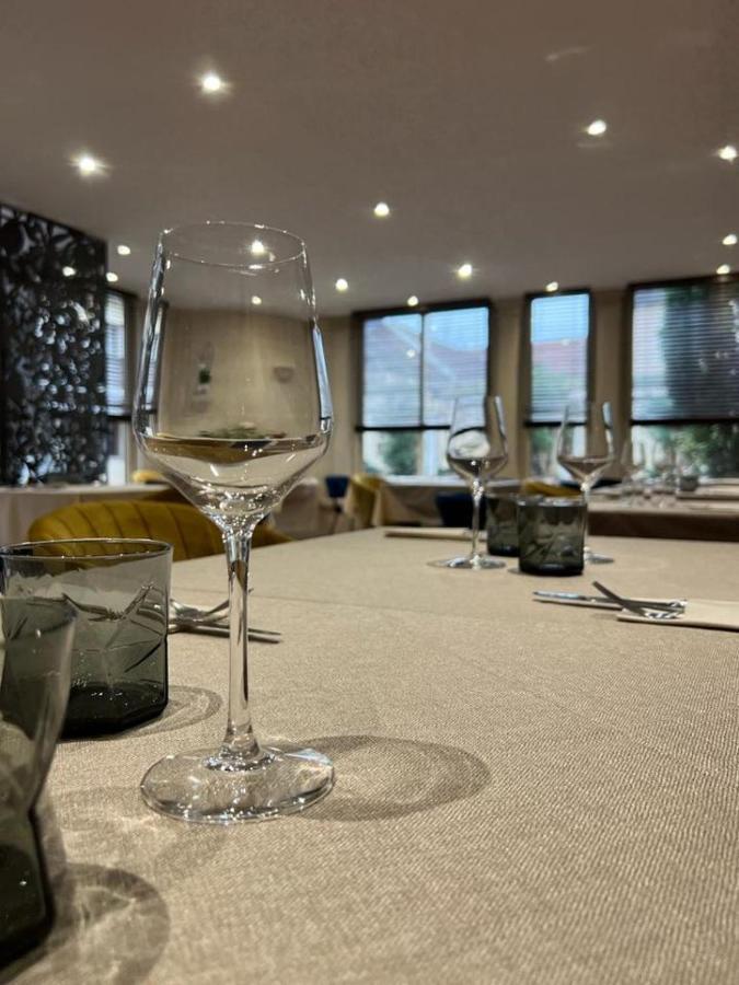 Logis Hotel & Restaurant Le Soleil D'Or Montigny-la-Resle ภายนอก รูปภาพ