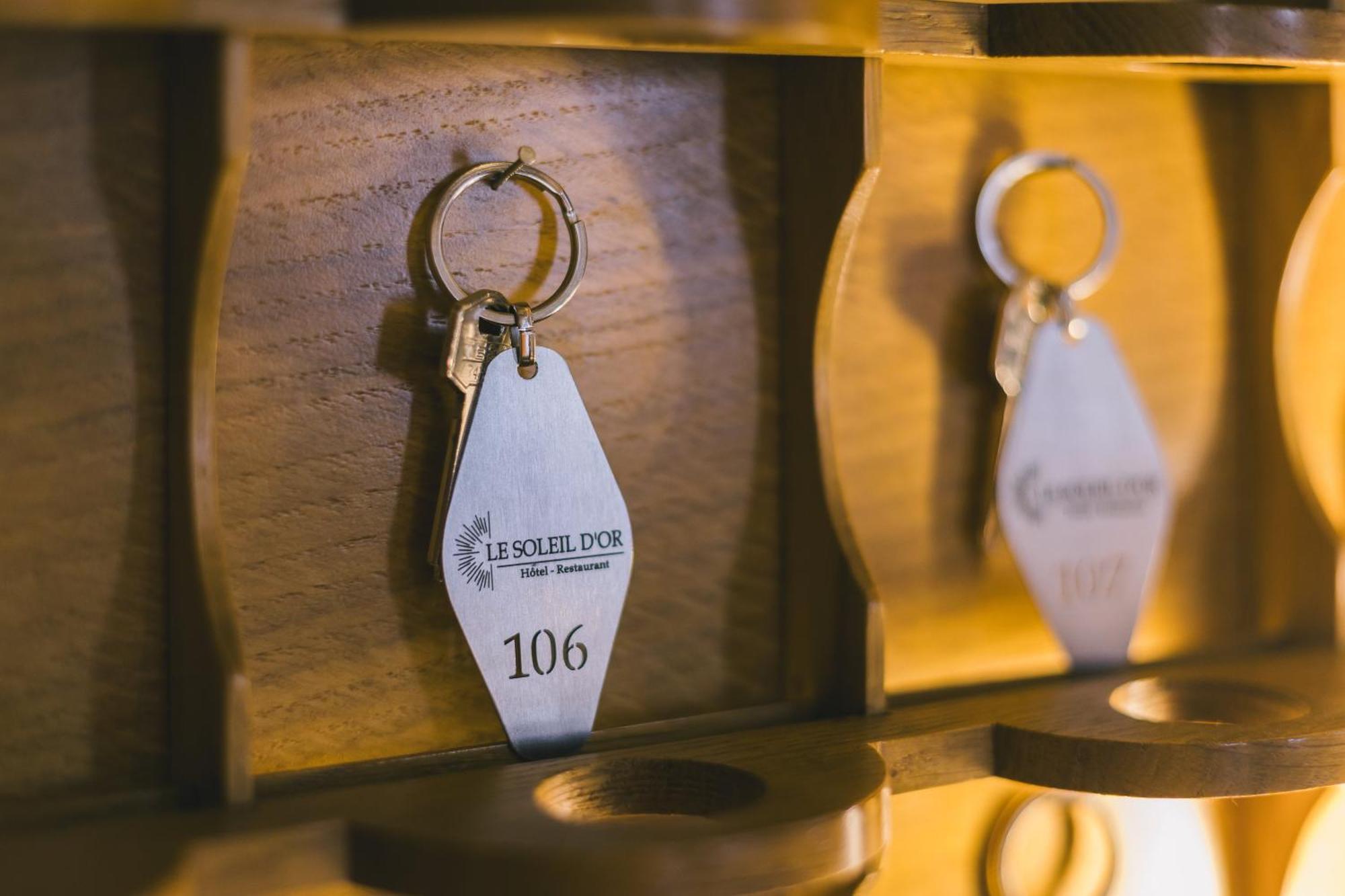 Logis Hotel & Restaurant Le Soleil D'Or Montigny-la-Resle ภายนอก รูปภาพ