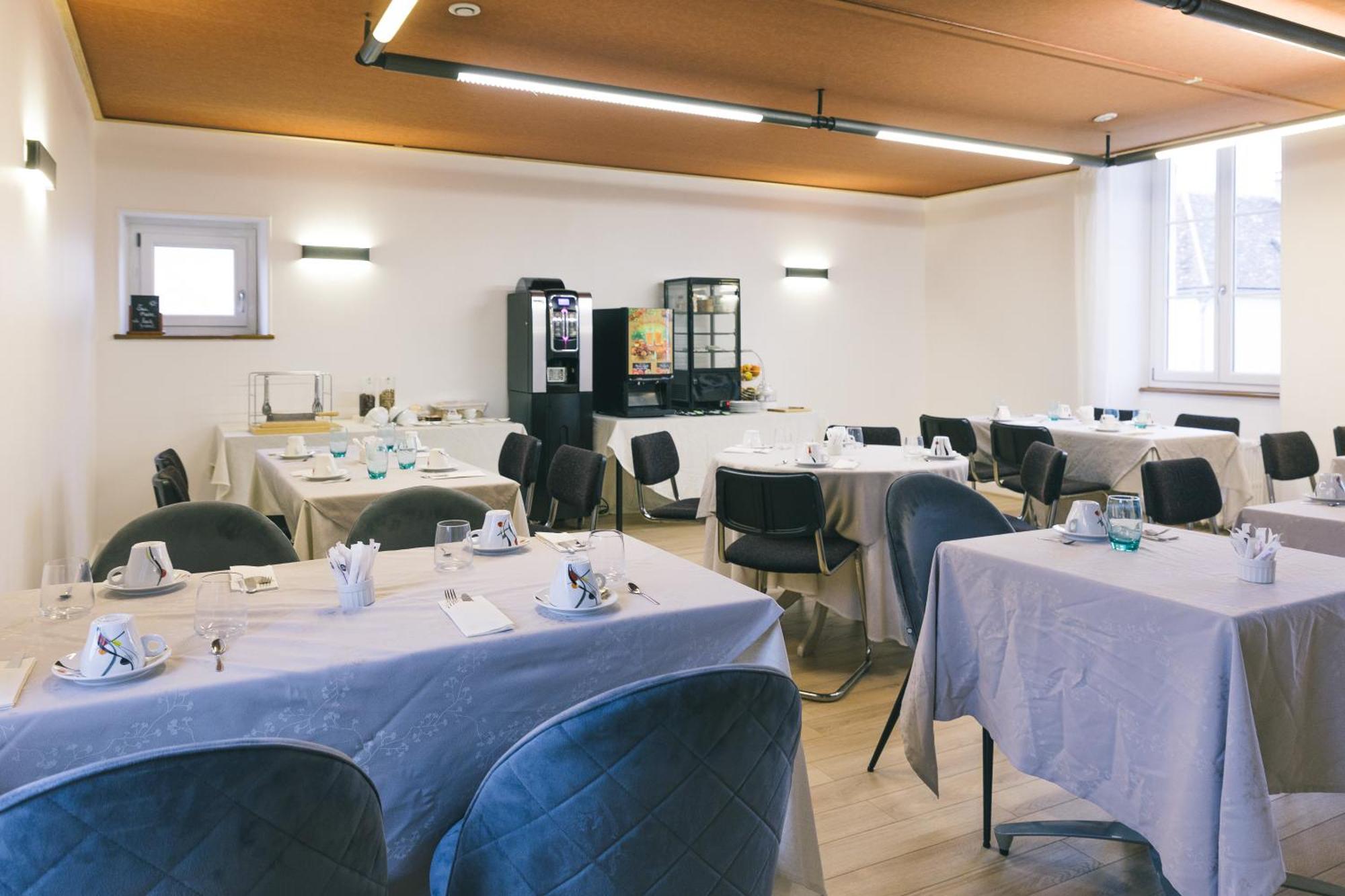 Logis Hotel & Restaurant Le Soleil D'Or Montigny-la-Resle ภายนอก รูปภาพ