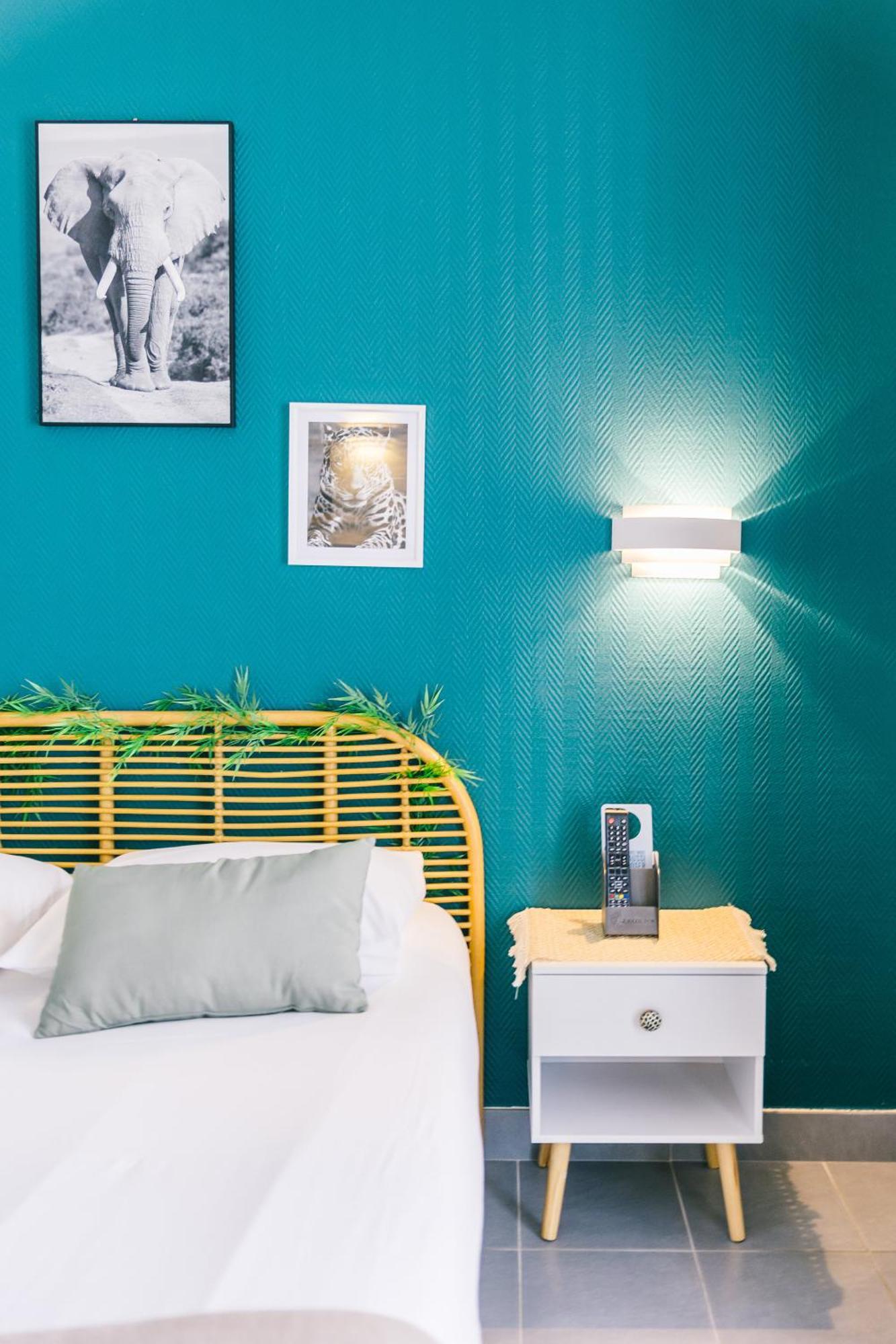 Logis Hotel & Restaurant Le Soleil D'Or Montigny-la-Resle ภายนอก รูปภาพ