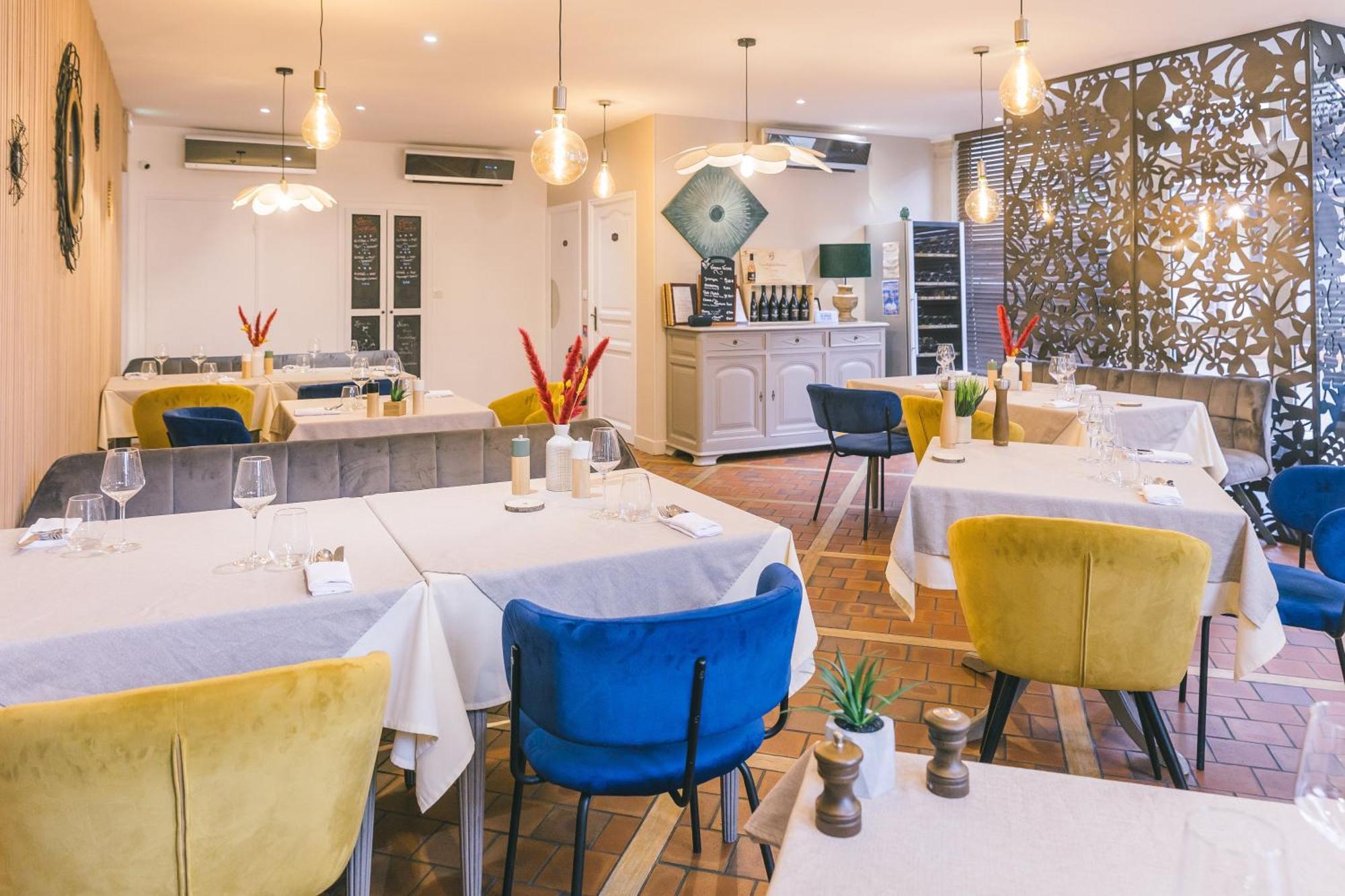 Logis Hotel & Restaurant Le Soleil D'Or Montigny-la-Resle ภายนอก รูปภาพ